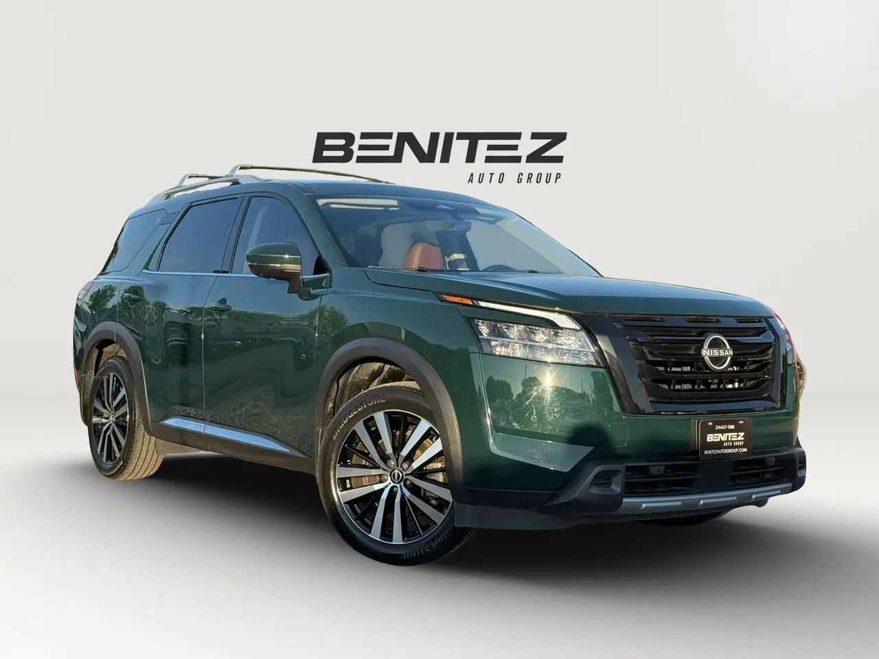 2023 Nissan Pathfinder Platinum 2WD's photo